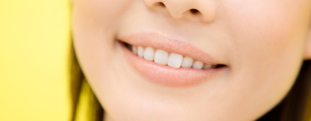 女性に人気！　黄ばんだ歯を健康的に内側から白くする「ホームホワイトニング」